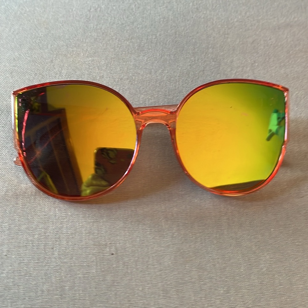 Sunglasses - Picture 4 of 5